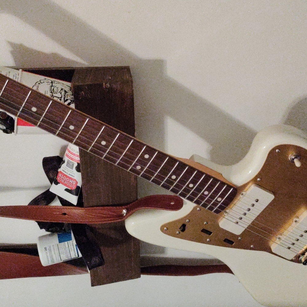 Fender jazzmaster squire electric guitar  gold on cream signed, j mascis - Picture 3 of 7